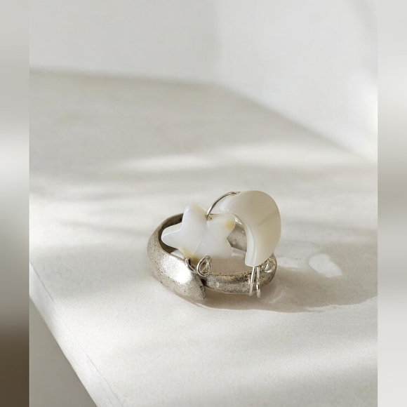 Moon Star Mother Of Pearl Pewter Ring - Picture 1 of 3